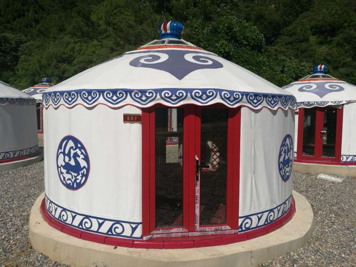 Entrée de la yourte